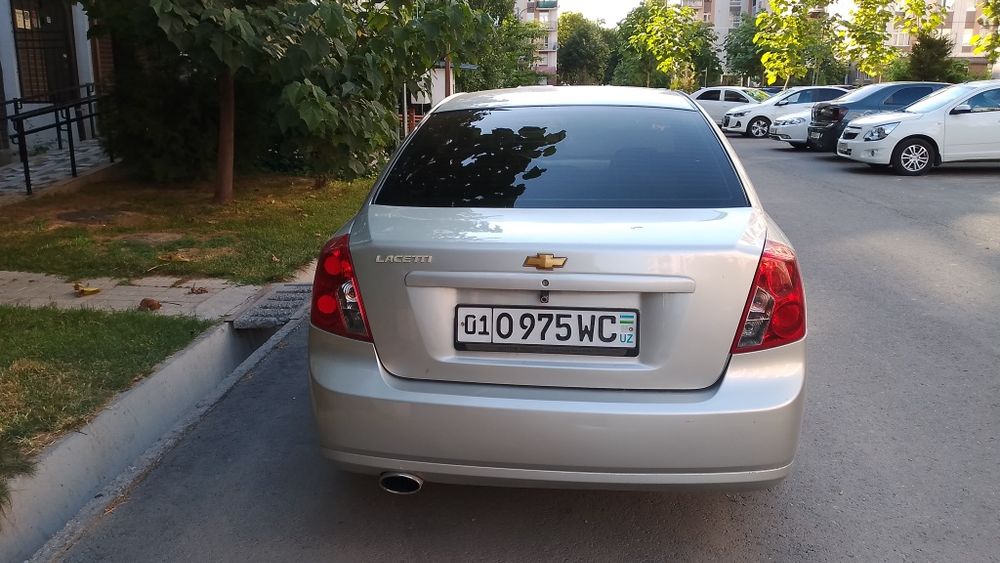 Lacetti sotiladi