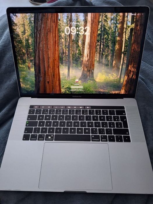 MacBook 15 2018 i7 6-core