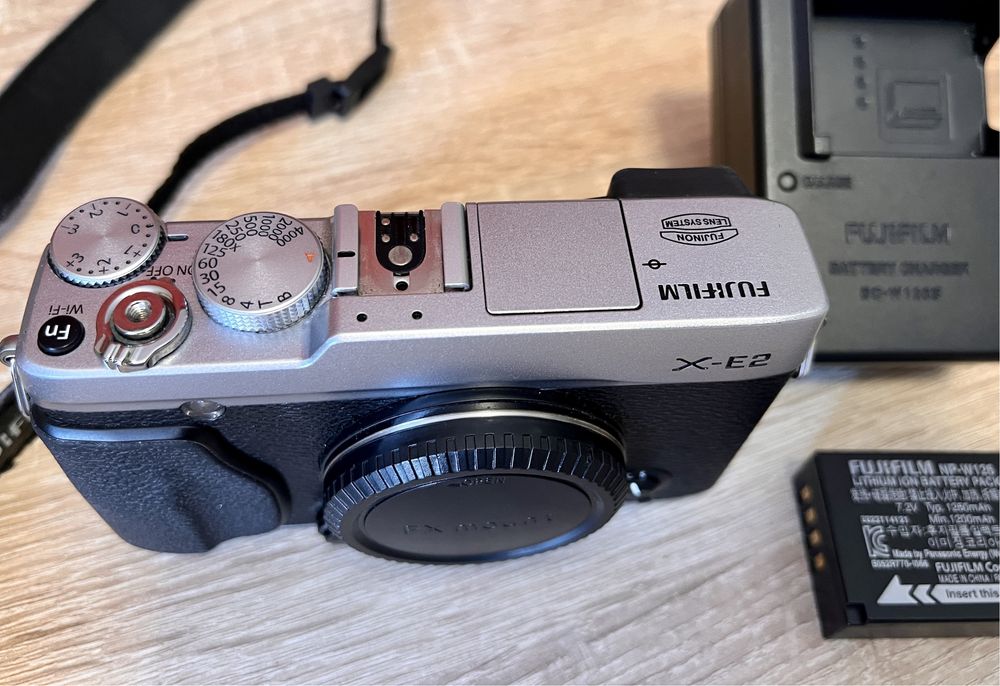 Aparat foto Fujifilm X-E2 impecabil