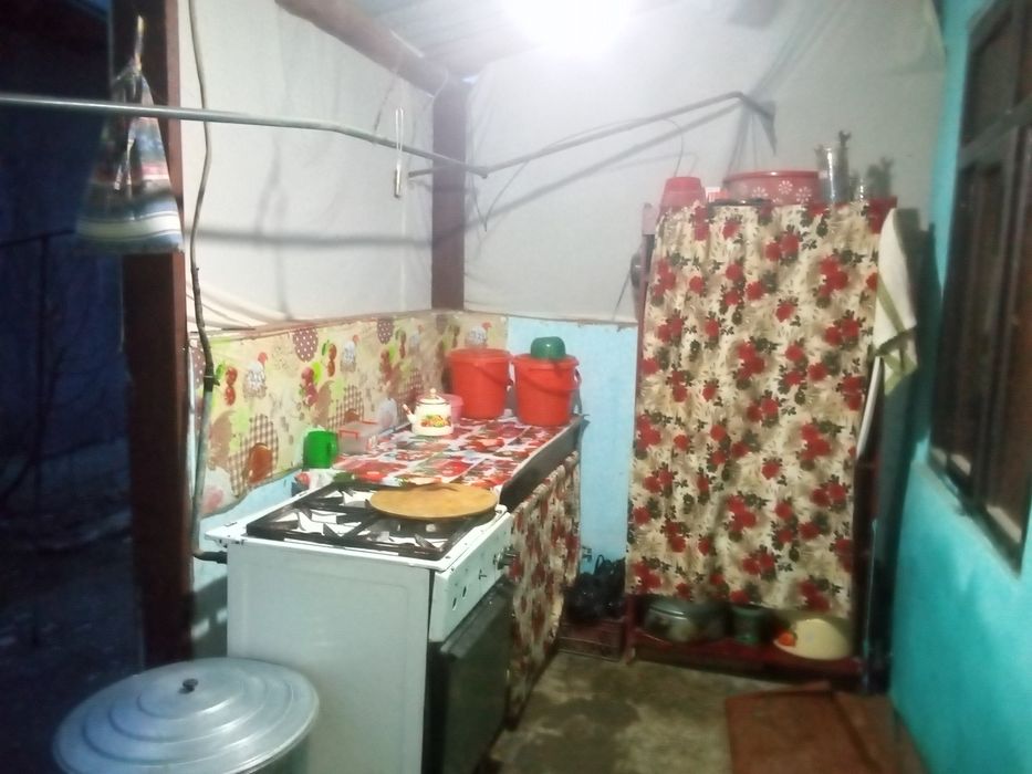 Mahallada uy sotiladi..