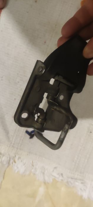 Broasca / încuietoare capota Octavia 3