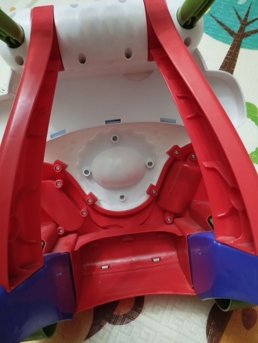 Продам толокар chicco