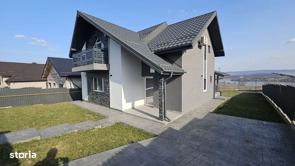 Casă modernă P+M cu vedere spectaculoasă lac Ciurbești