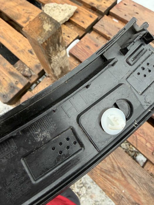 Лайсна Вежда калник Volvo XC40