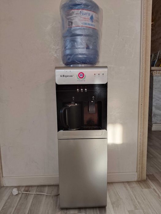 Кулер  для воды Qinyuan с кувшином