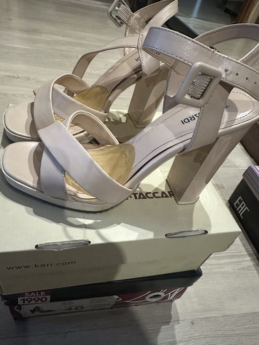 Продам босоножки размер 38-39