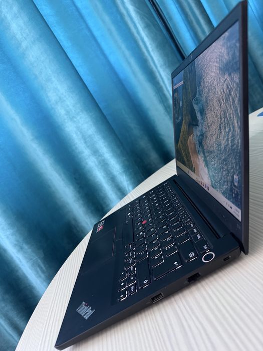 Laptop Lenovo ThinkPad E14• Ryzen 5500 • 8Gb • 240 SSD • slim • metalic