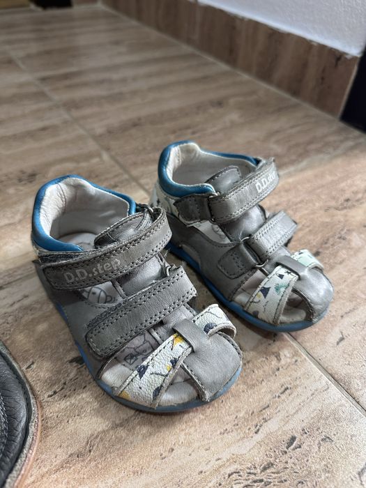 Sandalute din piele pt baietel, marime 21