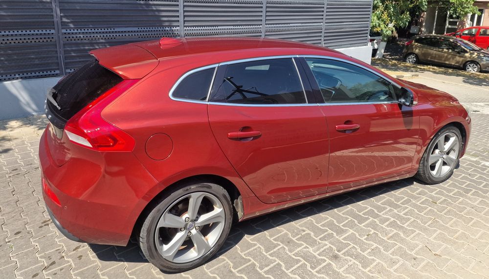 V40, 1.6d, keyless, clima, cameră, navigatie, jante 17', pilot