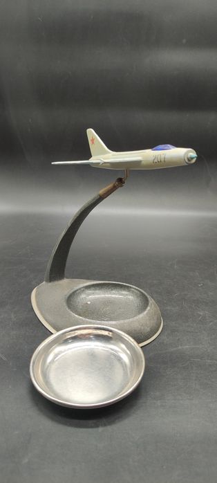Пепельница самолёт