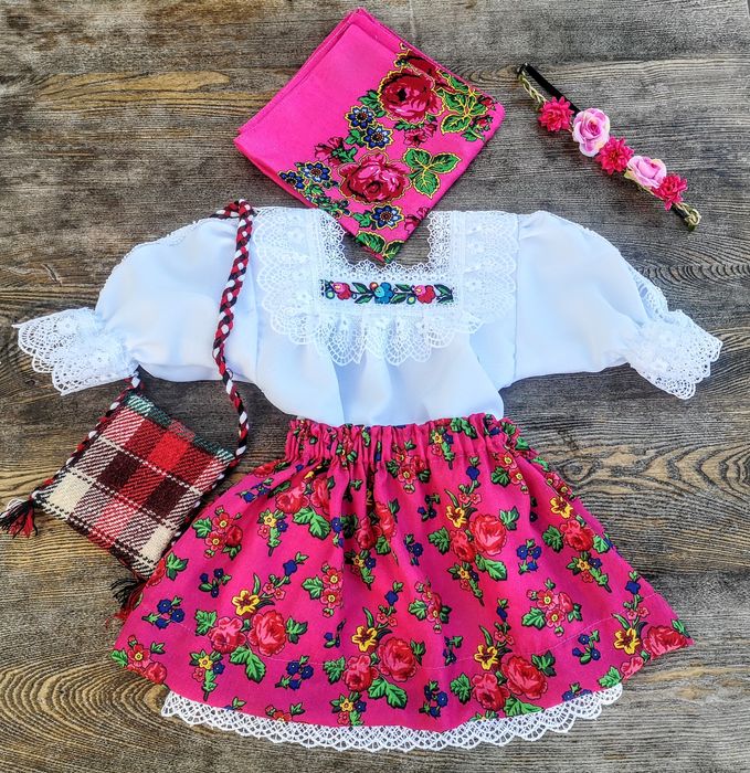 Costum popular pentru fete de Maramures Roz