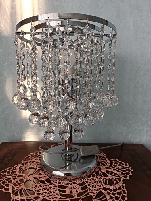 Настольная хрустальная лампа Чехия читайте описание