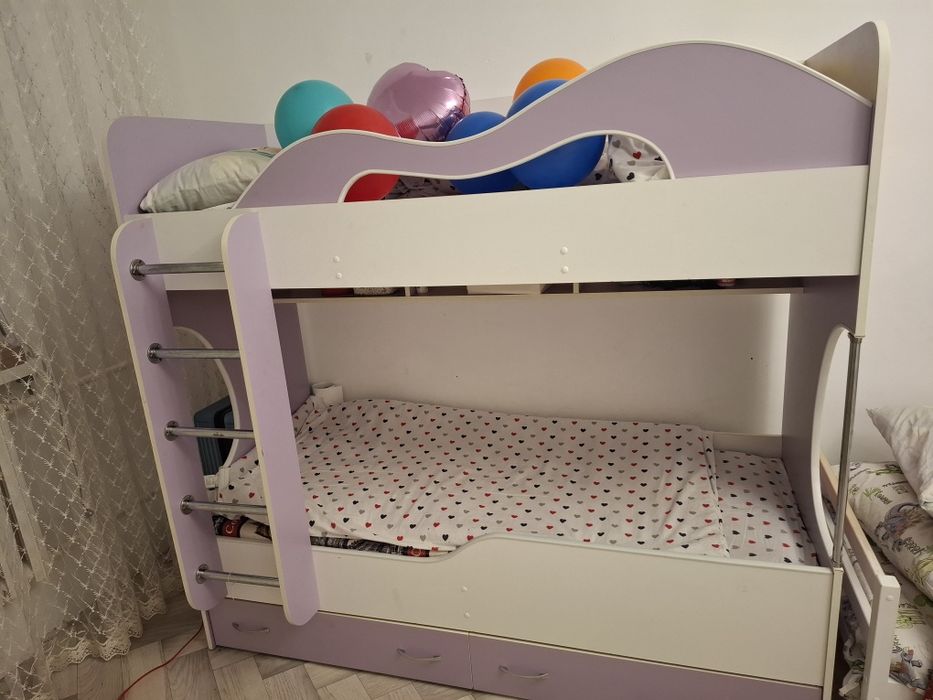 Продам двухьярусную кровать