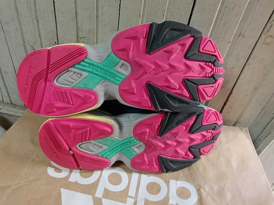 ''Adidas Originals Falcon Multi''оригинални маратонки 37.5 номер