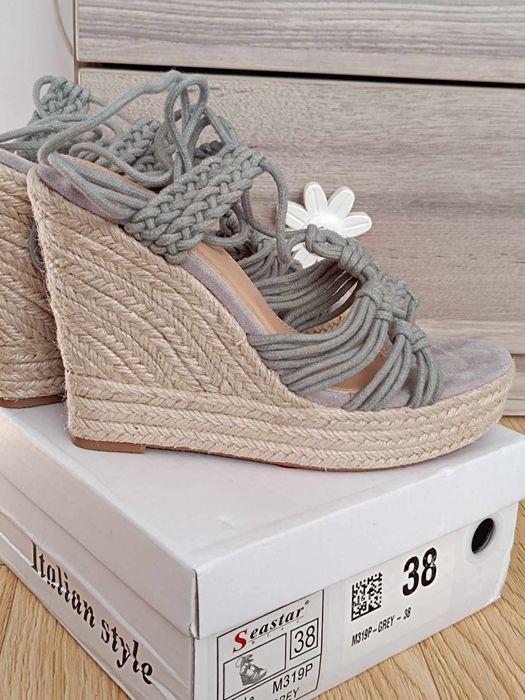 Дамски сандали с платформа