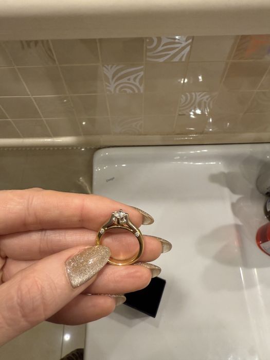 Кольцо с натуральным бриллиантом