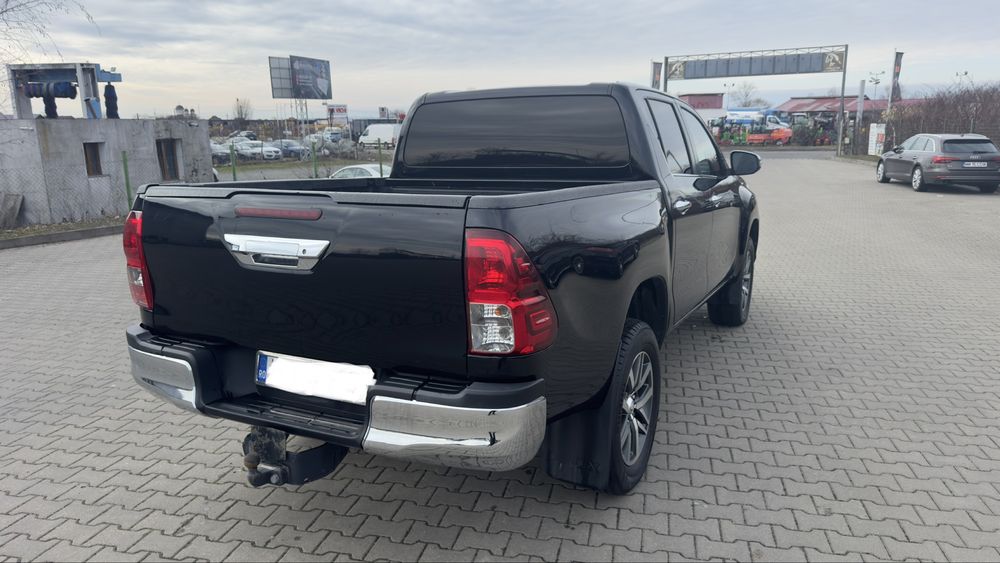 Vand toyota hilux invincible