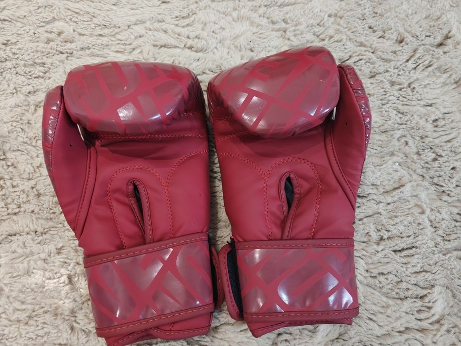 Manusi Venum Contender
