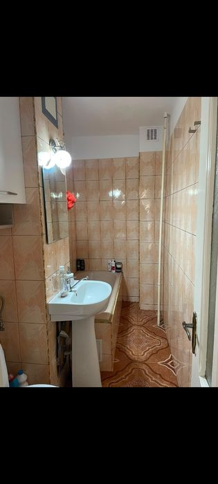 Închiriez garsonieră