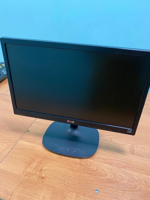 Монитор LG состояние идеальное