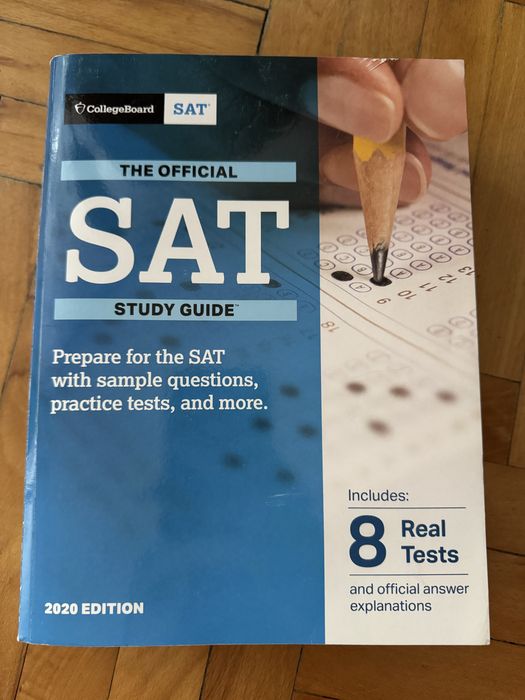 Чисто нов SAT Official study guide с 8 истински изпита