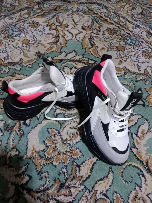 Новые кроссовки 39рр