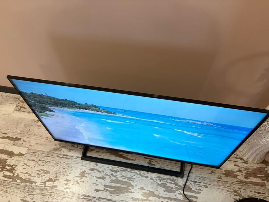 Продавам телевизор Hisense 43A7300F 43 инча 4K UHD