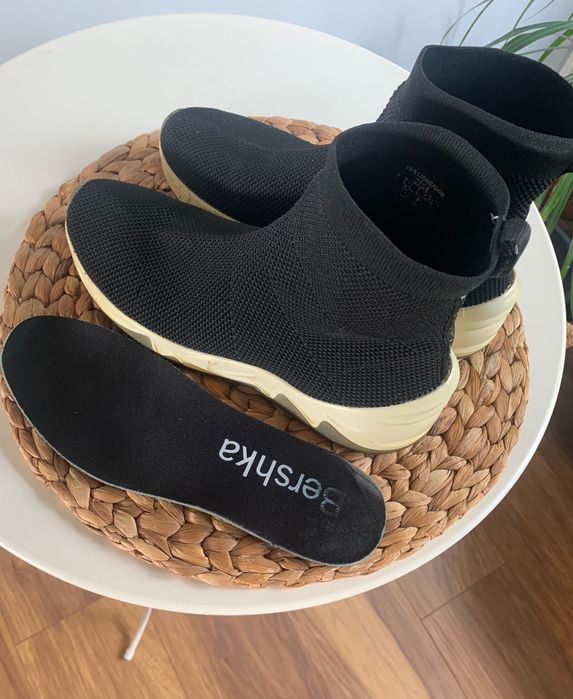 Дамски черни кецове Bershka 38- дишащи, тип чорап