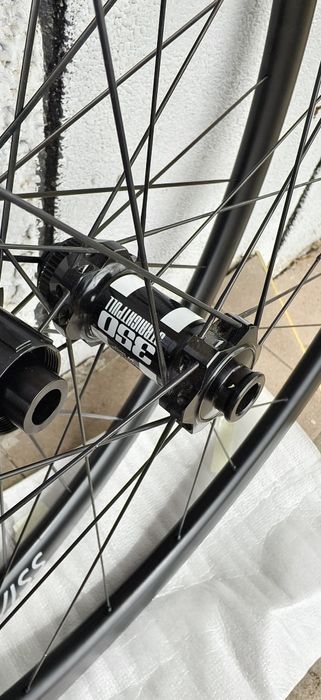 НОВИ DT Swiss А1800 Spline Center Lock 30 мм 28цола 12х100/12х142 Shimano HG