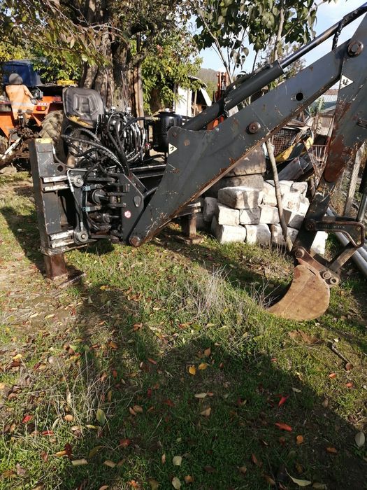 Brat excavat la tractor o722_633_84o