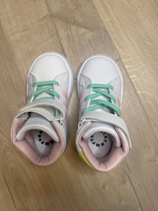 Спортни обувки за момиче Adidas