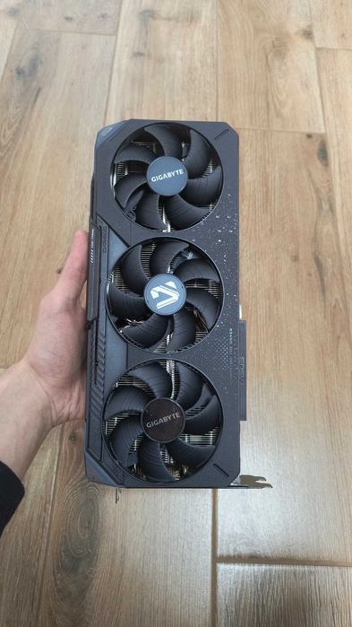Placă video GIGABYTE GAMING OC RX 9070 XT, 16GB GDDR6, 256-bit