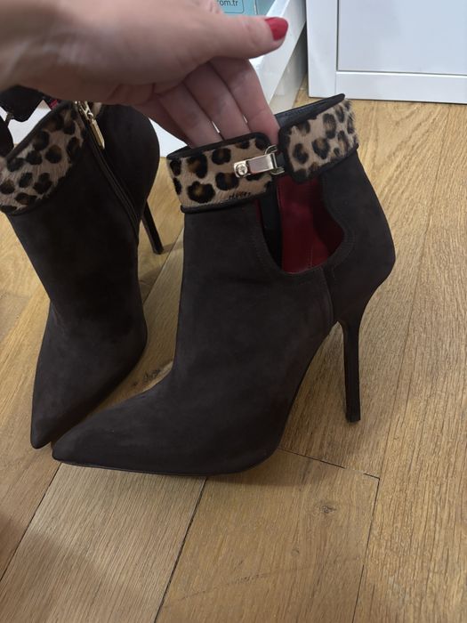 Cesare Paciotti боти