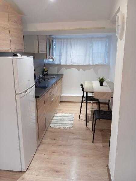 Дава се под наем Тристаен апартамент в София, Център - 60 кв.м за 897.6 € - Снимка #1