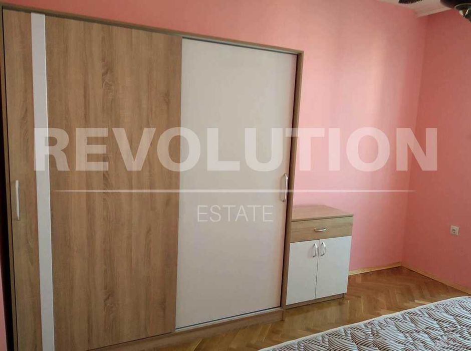 Четиристаен апартамент в сърцето на Варна