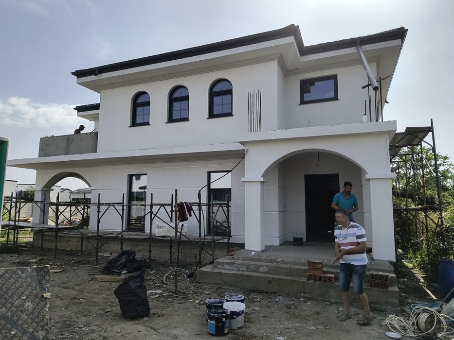 Constructii case la Roșu și finisate