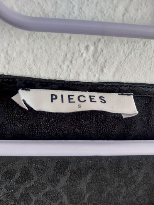 Атрактивна жилетка PIECES