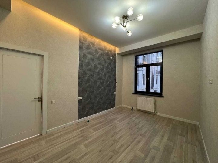 Качественная поклейка обоев.