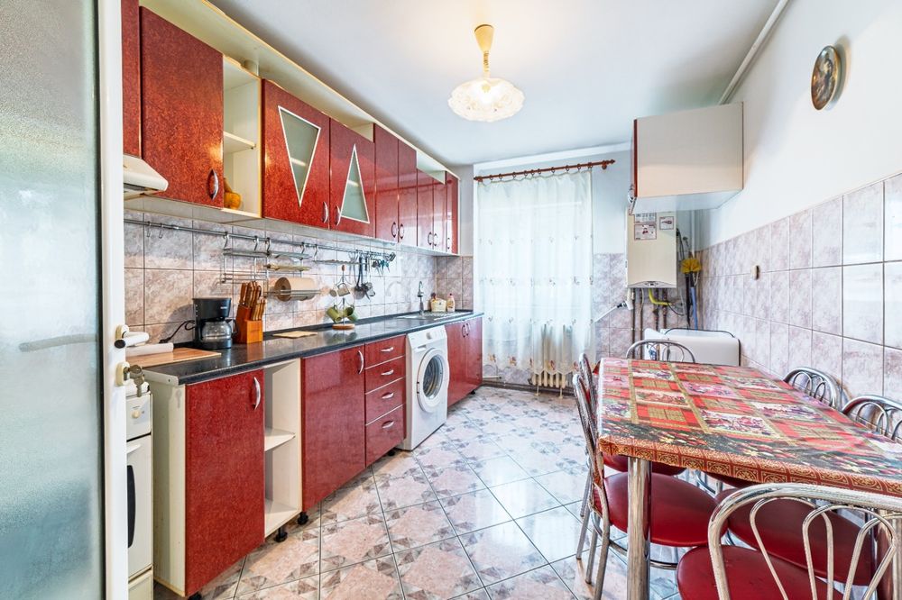 Apartament decomandat 3 camere etajul 1 Vlaicu