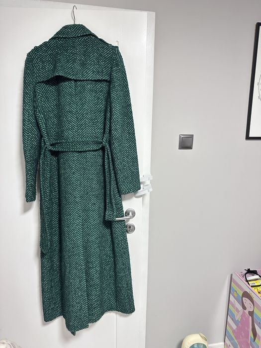 Дълго палто в тъмнозелен цвят