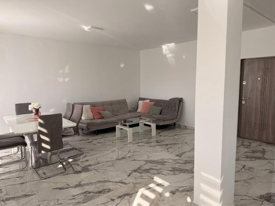 Inchiriez apartament 3 camere + loc parcare