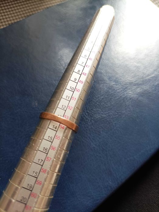 Златен пръстен с кехлибар