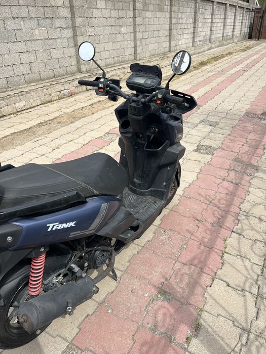 Продаю скутер танк