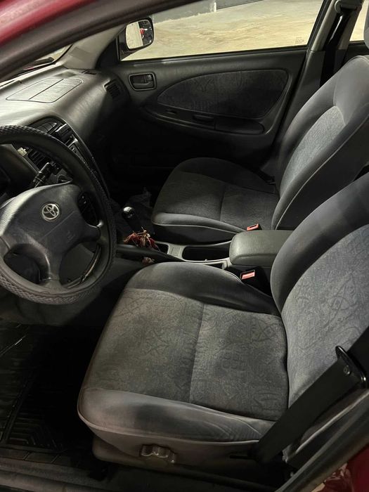 Продавам Тойота Авенсис 1.6