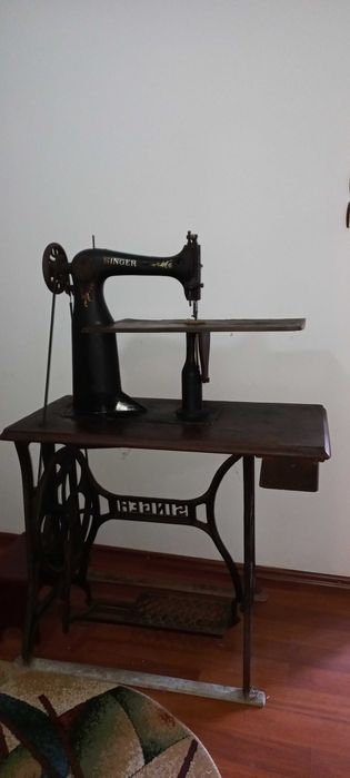 Masina de cusut incaltaminte/ haine Singer