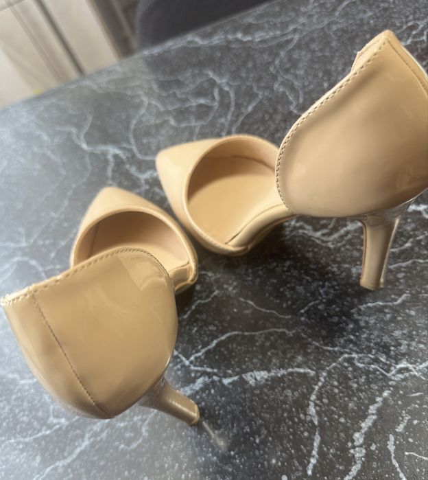 Pantofi stiletto bej d'Orsay cu varf ascutit si toc subtire