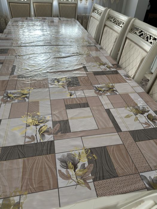 Стол со стульями