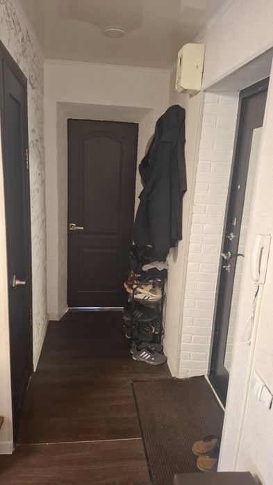 Продаётся двухкомнатная квартира, 7 мкр