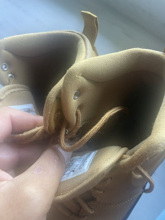 Nike Manoa letter