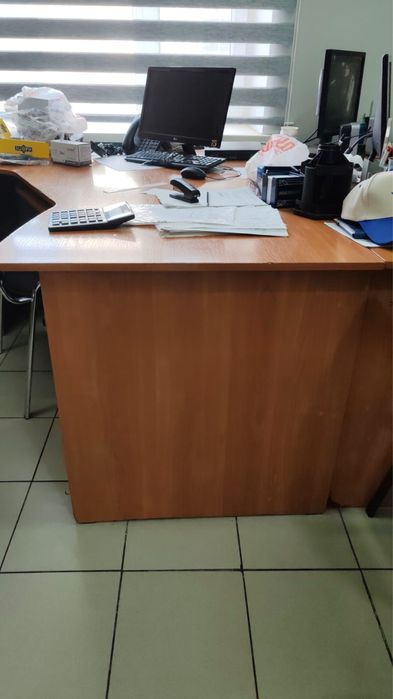 Продам стол офисный угловой